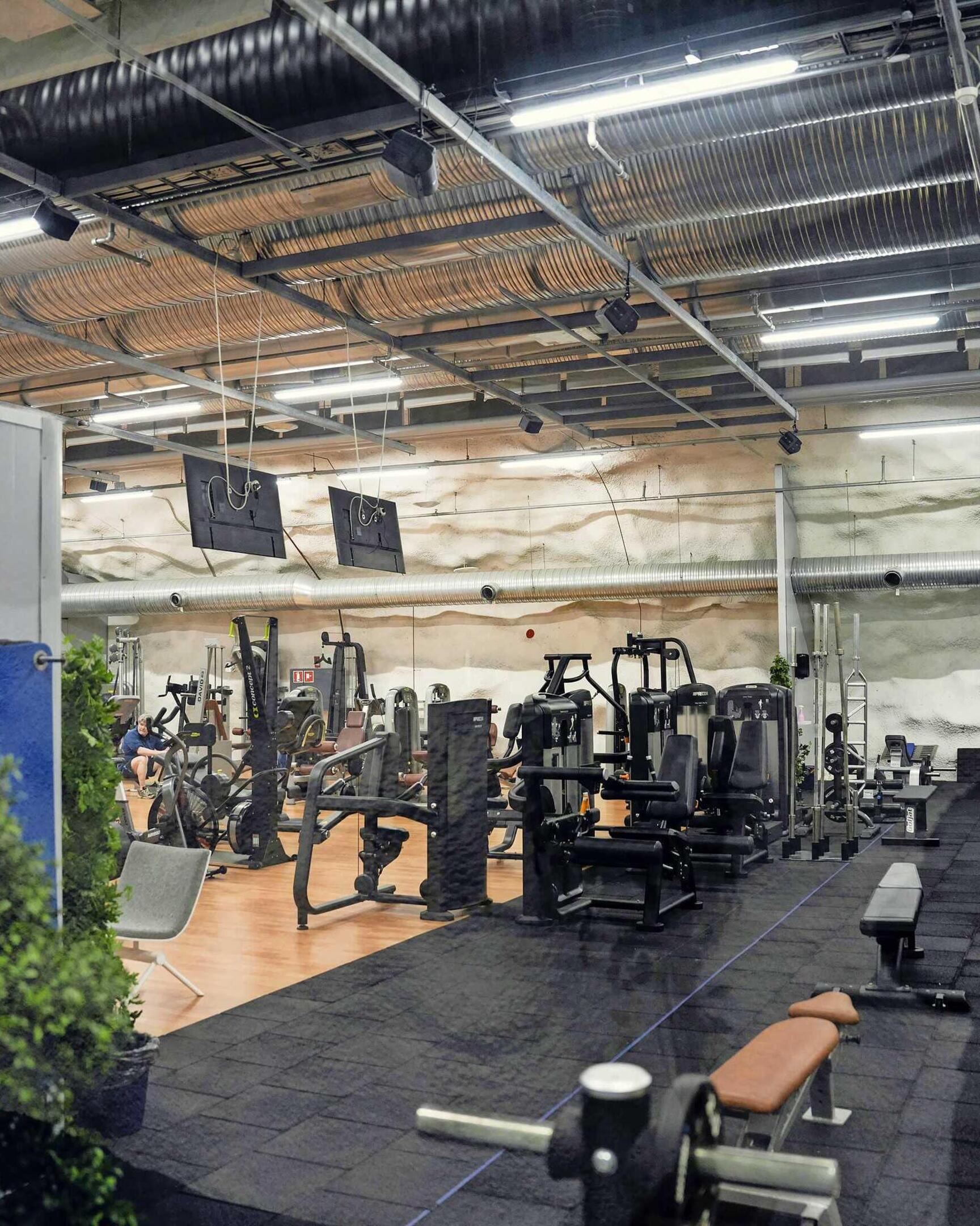 In de schuilkelder in Helsinki kan ook worden gesport.